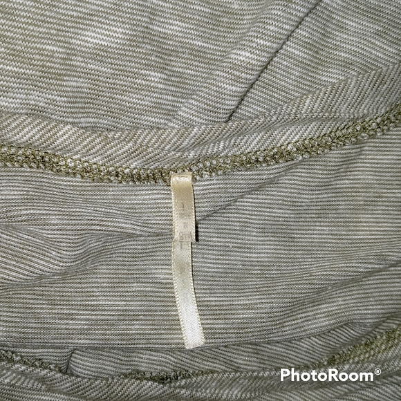 🐊10 for $10🐊Nine 1 eight Women's Pin Stripe Super Soft & Sexy Blouse L - Picture 4 of 6